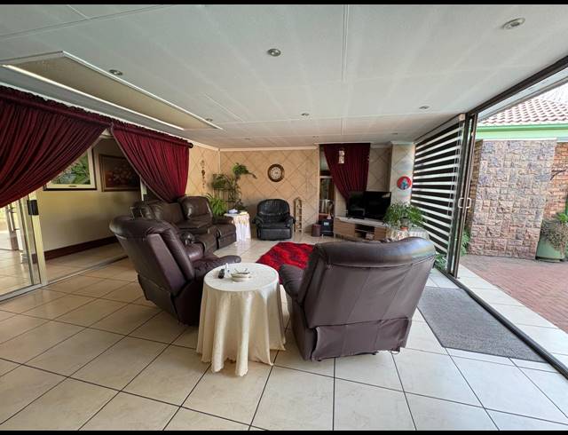6 BEDROOM HOUSE FOR SALE IN MEYERTON EXT 6
